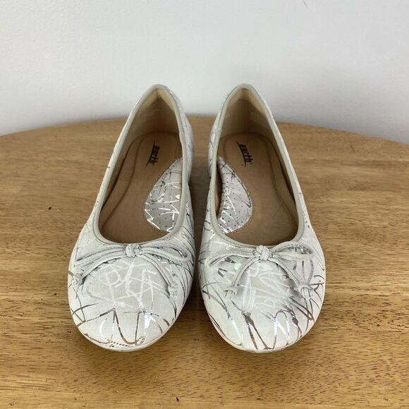 Earth Allegro Ballet Flats Pale Gray Metallic Silver Slip On Shoes Size 9B - Picture 1 of 8